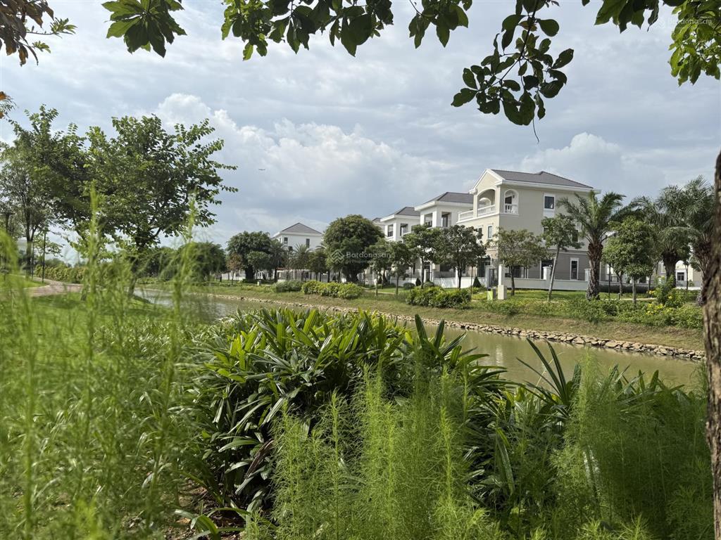 Bán nhanh căn bt song lập đối diện công viên giá tốt nhất thị trường