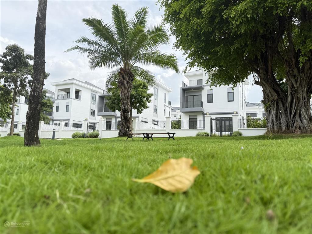 Bán nhanh căn bt song lập đối diện công viên giá tốt nhất thị trường