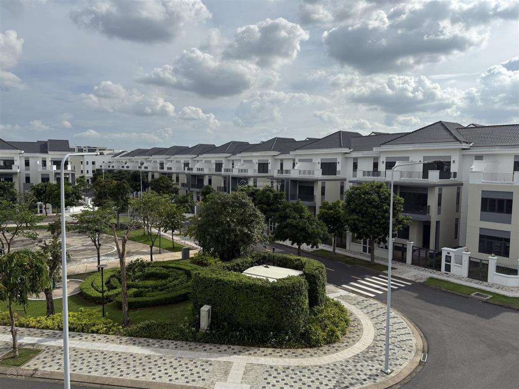 Bán nhanh căn bt song lập đối diện công viên giá tốt nhất thị trường