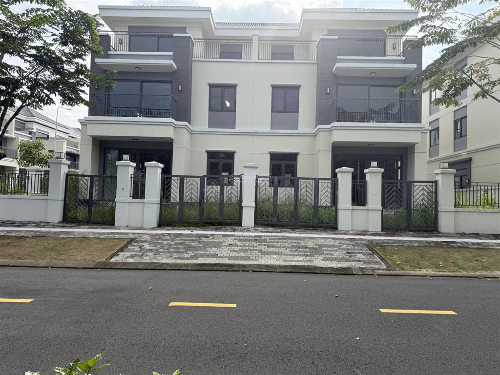 Duy nhất căn btsl elite 2. dt 10x20m giá 11,9 tỷ bao phí sang tên.  0931 832 *** em hùng aqua