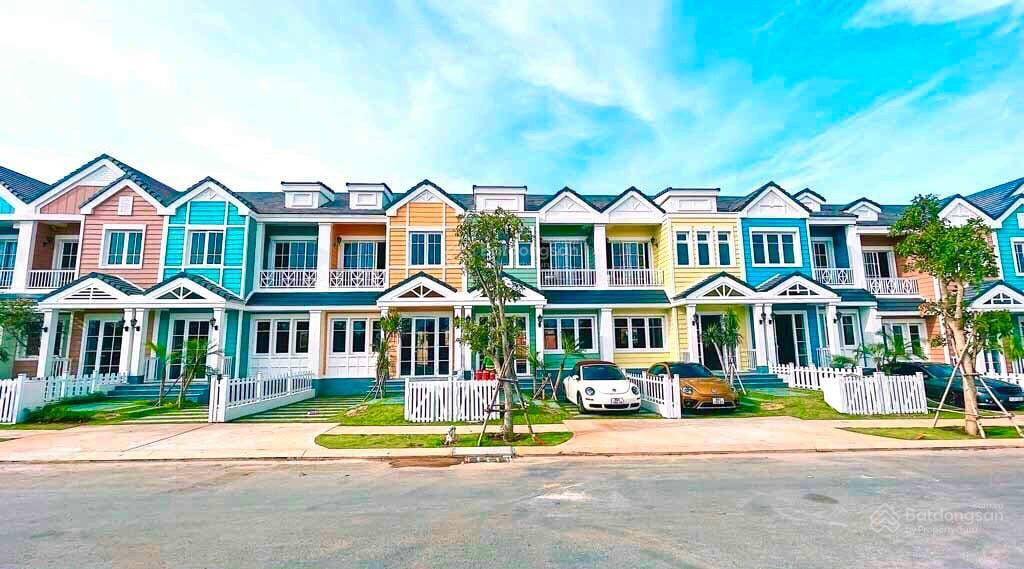 Cắt lỗ gấp nhà phố góc gần biển dự án novaworld phan thiết giá 3.6 tỷ bao thuế phí  0966 765 ***