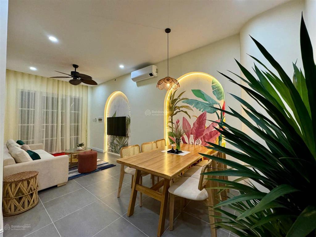 Chuyển nhượng nhà phố full nội thất 3pn chính diện công viên giá 3.9 tỷ bao thuế phí 0966 765 ***