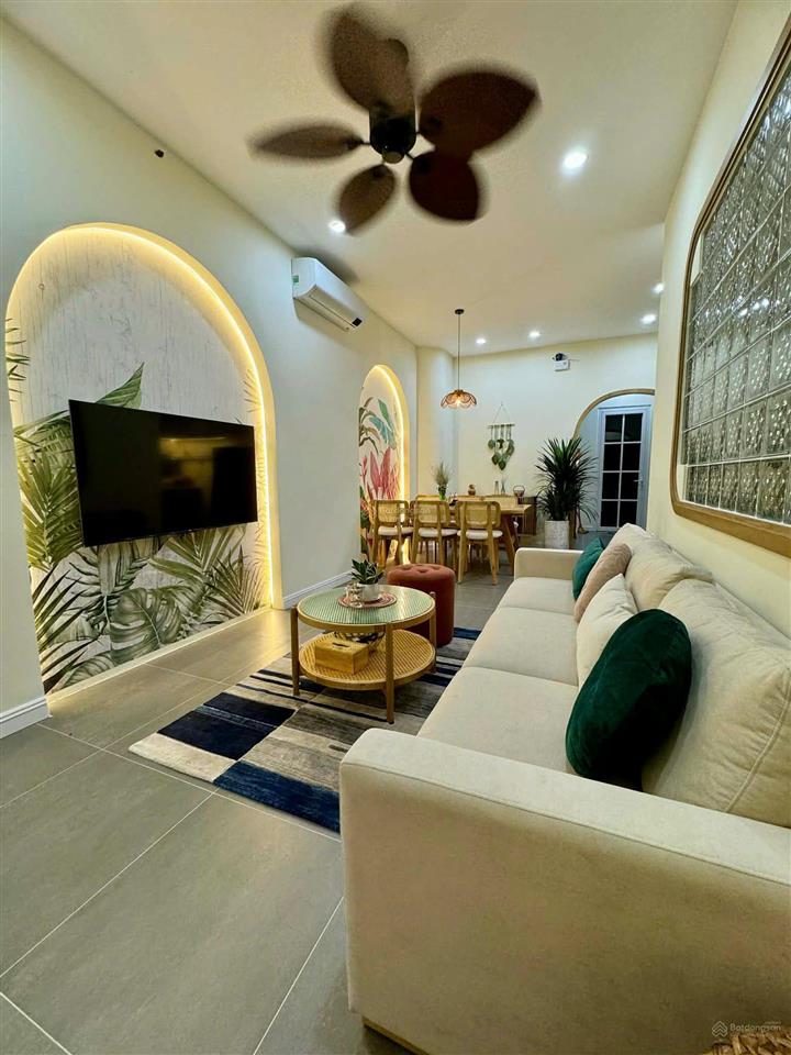 Chuyển nhượng nhà phố full nội thất 3pn chính diện công viên giá 3.9 tỷ bao thuế phí 0966 765 ***