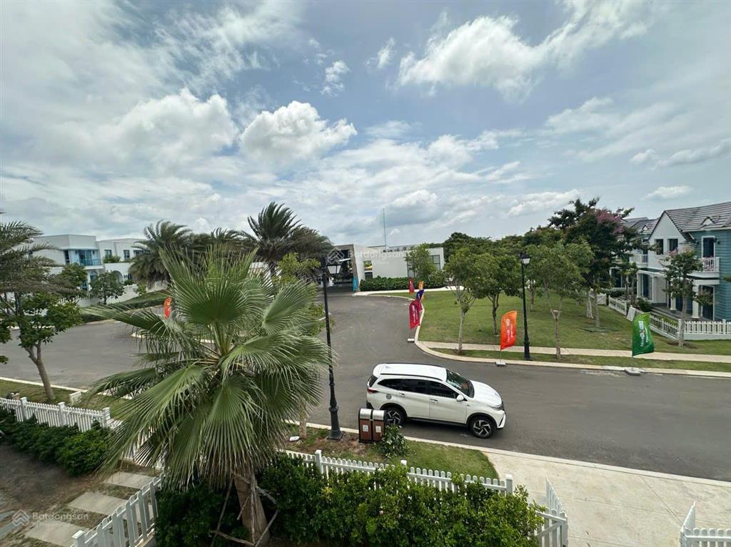 Hàng hiếm khu 7 biệt thự 200m chính diện hồ bơi full nội thất cao cấp giá chỉ 6.6 tỷ bao thuế phí