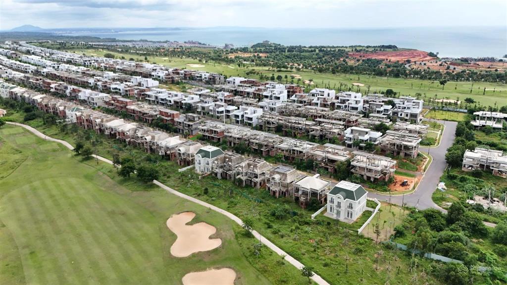 Kẹt vốn cuối năm  biệt thự golf 200m2 cắt lỗ 4 tỷ bao thuế phí. gốc gđ đầu novaworld phan thiết
