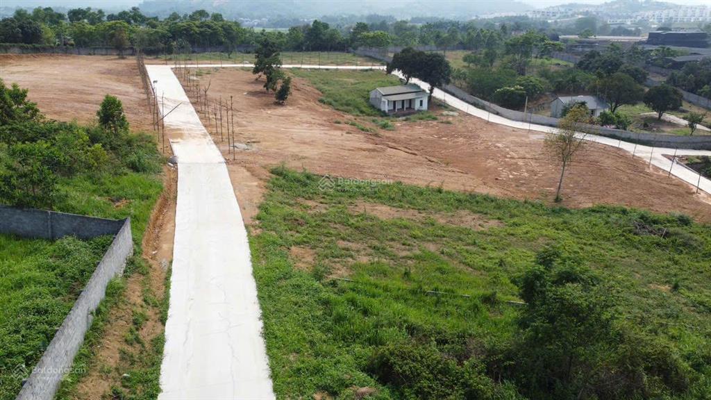Giáp kcn nhuận trạch chỉ 3,2 triệu / m2 diện tích 12000 m2 đường 6m phù hợp phân lô, khu nghỉ dưỡng