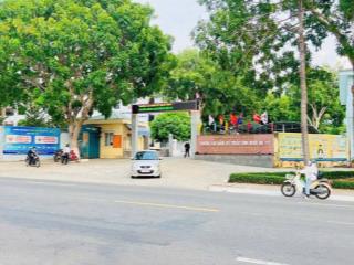Đối diện trường cao đẳng ngay ql55 trung tâm xã đất đỏ ,brvt dân cư đông đúc mặt tiền kinh doanh