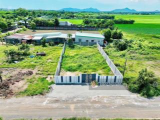 Bán 500m2 sẵn tc và đã xây cổng rào kiên cố  đường nhựa lê văn một xã đất đỏ, tp hcm