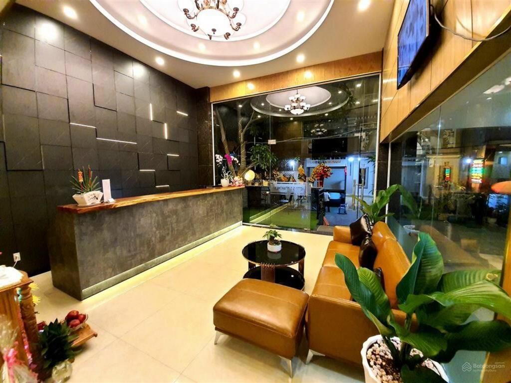 Bán ks siêu tốt khu k300, dt8.2x18m, hầm 7 tần, thu nhập 250tr/thán, gía tốt 32.5 tỷ