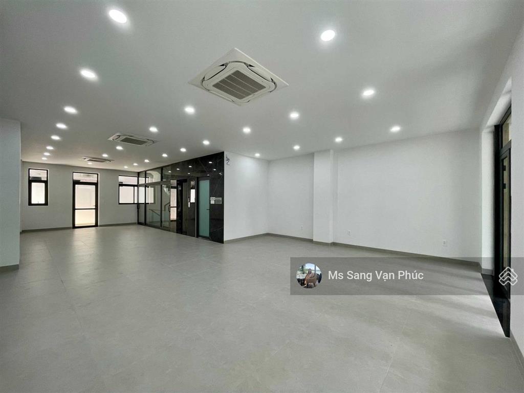Tầng trệt 7x20m vạn phúc city có máy lạnh, thang máy, hầm xe, đường 16m, vị trí đẹp. giá 17 tr