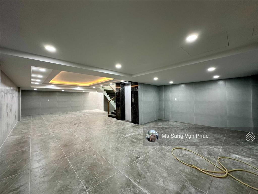 Tầng trệt 7x20m vạn phúc city có máy lạnh, thang máy, hầm xe, đường 16m, vị trí đẹp. giá 17 tr