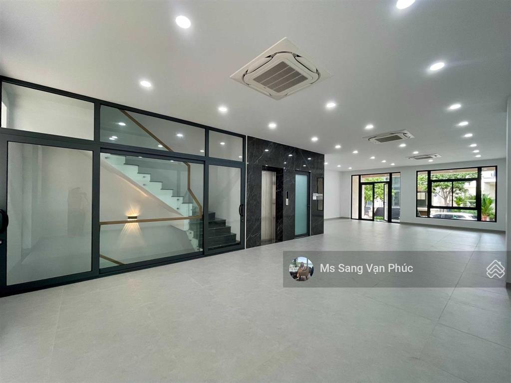 Tầng trệt 7x20m vạn phúc city có máy lạnh, thang máy, hầm xe, đường 16m, vị trí đẹp. giá 17 tr