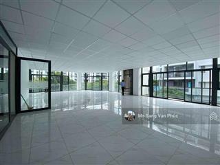 Căn góc tầng 3 (160m²) nguyễn thị nhung ở vạn phúc. sàn trống, thang máy, vị trí đẹp. giá 25tr/th