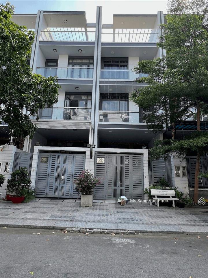 Văn phòng 25m2 vạn phúc city, thang máy, máy lạnh, hầm xe, wc riêng. giá 5 triệu/tháng