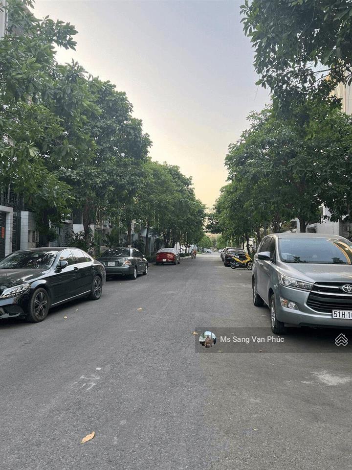 Văn phòng 25m2 vạn phúc city, thang máy, máy lạnh, hầm xe, wc riêng. giá 5 triệu/tháng