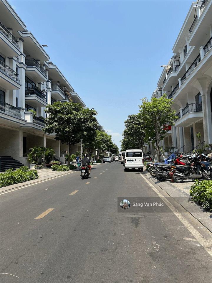 Văn phòng 7x17m ( 100m2) vạn phúc. sàn trống, thời gian tự do, máy lạnh, thang máy, hầm xe chỉ 14tr