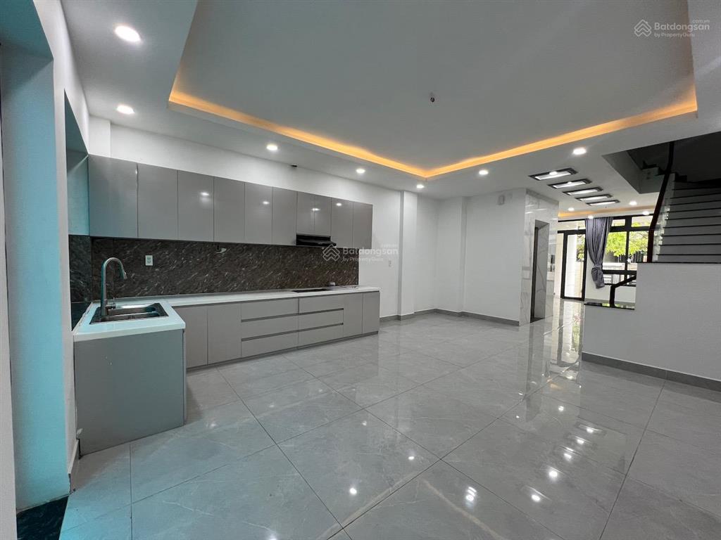 Nhà nguyên căn 5x21m, hầm + 4 tầng (sd 350m2) vạn phúc. nhà có 5pn, máy lạnh, thang máy. giá 37tr