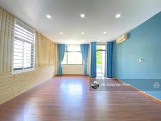 Văn phòng 35m2 kđt vạn phúc. có máy lạnh, thang máy, lối đi riêng, hầm xe, vị trí đẹp. giá 7tr/th