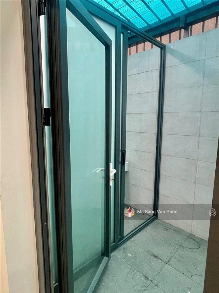 Tầng trệt 5x23m vạn phúc city  sàn đẹp, máy lạnh, lối đi riêng, đường 16m, vị trí đẹp. giá 10tr