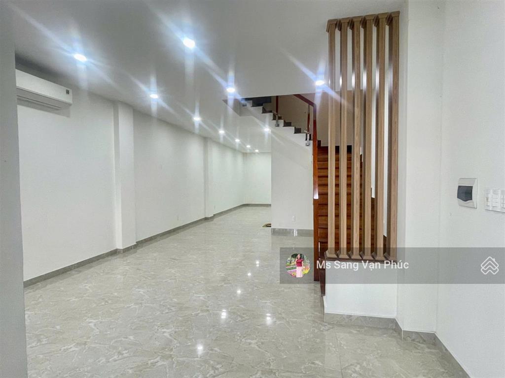 Tầng trệt 5x23m vạn phúc city  sàn đẹp, máy lạnh, lối đi riêng, đường 16m, vị trí đẹp. giá 10tr