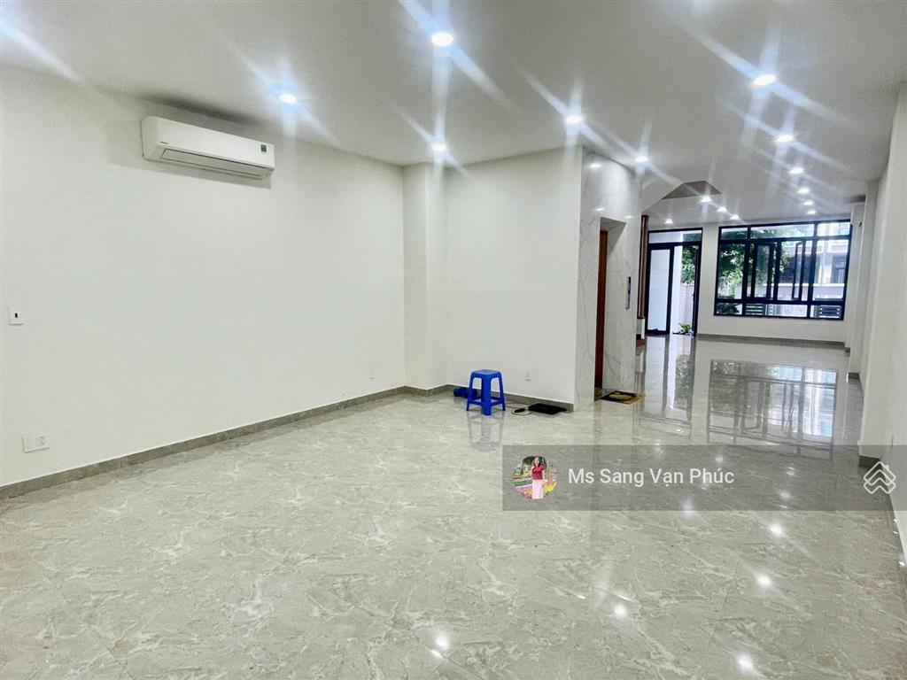 Tầng trệt 5x23m vạn phúc city  sàn đẹp, máy lạnh, lối đi riêng, đường 16m, vị trí đẹp. giá 10tr