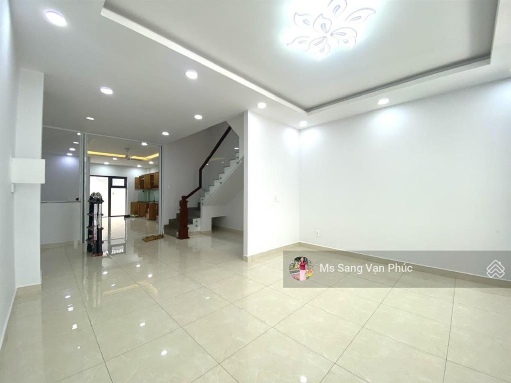Nhà nguyên căn 5x23m, hầm + 4 tầng (sd 350m2) vạn phúc. nhà có bếp, 4pn, máy lạnh. giá 32tr/th