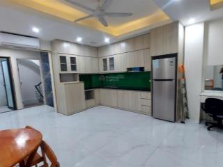Cho thuê căn hộ cc dt 70m2 có 2 phòng ngủ, 2wc mặt phố cát linh, đống đa