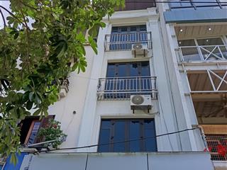 Cho thuê nhà mặt hồ hoàng cầu, đống đa