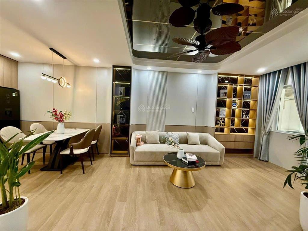 Chị gia chủ kinh doanh nội thất cần bán lại căn hộ sang và ấm áp 68m2