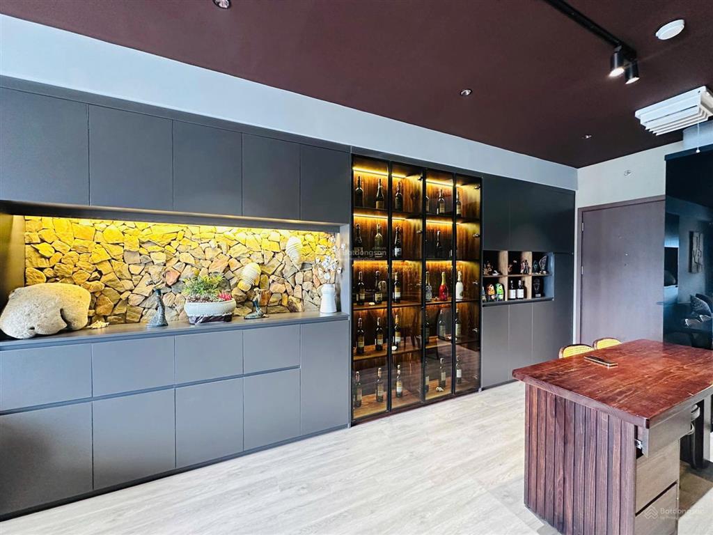 Cần bán căn 2 phòng ngủ view phố núi oc3 . căn hộ thiết kế nội thất mới hiện đại cho người cá kính