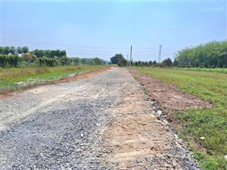Ấp 4 bàu đồn đường ô tô 8x26m full tc  gần kcn phước đông 0977 460 ***