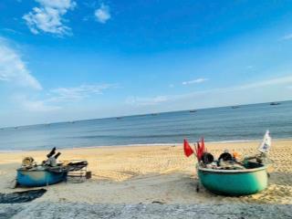 Bán căn nhà bờ biển phước hải view biển cực chill  nhà lô góc mới đẹp
mặt tiền đường bờ kè