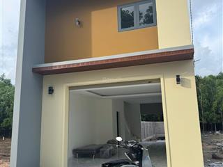 Cần bán nhanh giảm còn 1 tỷ 280
cần bán nhà 1 trệt 1 lầu mới tinh sát cổng kcn đất đỏ brvt