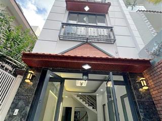 Nhà mới 4 tầng sát đường Nguyễn Biểu P2Q5. Giá: 8.9 tỷ