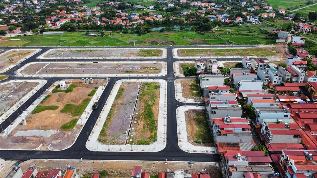 Cc bán đất chợ sàn 80m2,mt 5m, vỉa hè 5m giá 2,9 tỷ tại đường 31, xã phương sơn, lục nam, bắc giang