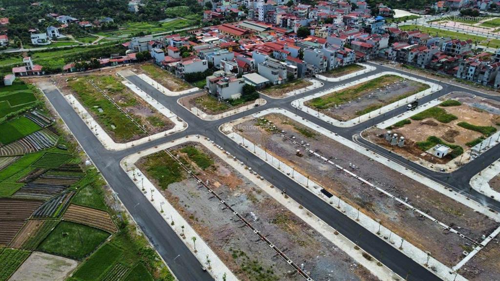 Cần bán gấp mảnh đất chợ sànphương sơn, bắc giang. 90m2 5m mt view công viên, giá 2,8ty. sẵn sổ đỏ