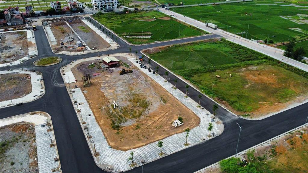 Cần bán gấp mảnh đất chợ sànphương sơn, bắc giang. 90m2 5m mt view công viên, giá 2,8ty. sẵn sổ đỏ