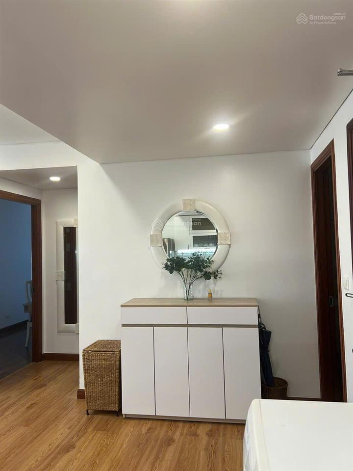 Bán căn hộ valeo q. tân phú, dt 82m2, 2pn, 2wc. giá bán 4,8 tỷ, có sổ.  0939 586 *** tùng