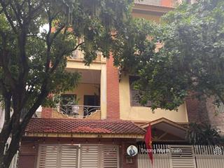 Bán bt tam trinh ( sau điện máy hc )  phân lô bàn cờ , oto chạy vòng quanh , nội thất cao cấp