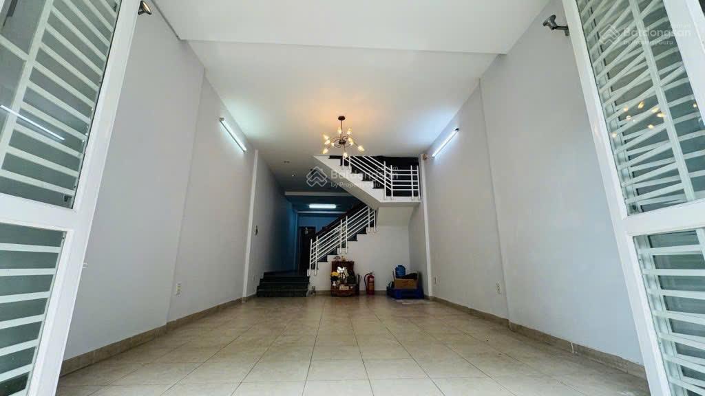 Mặt tiền 4 tầng cao lỗ 5pn  không lộ giới  view công viên ngay aeongần bv đa khoa p. chánh hưng