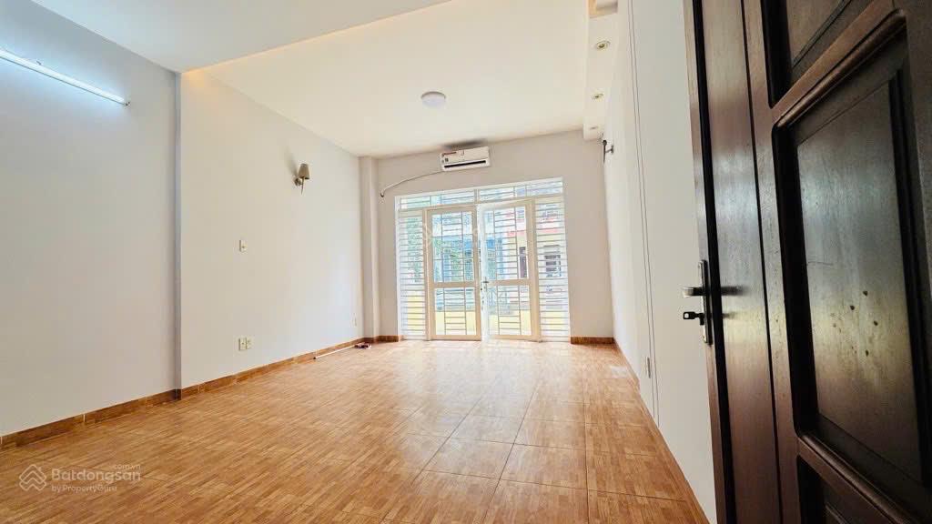 Mặt tiền 4 tầng cao lỗ 5pn  không lộ giới  view công viên ngay aeongần bv đa khoa p. chánh hưng