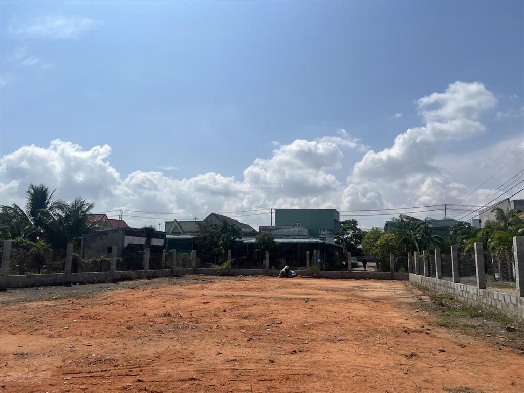 Bán lô góc 3 mặt tiền 670m2. sát safari rừng dầu rạng đông. nằm trên trục cao tốc mới lâm đồng