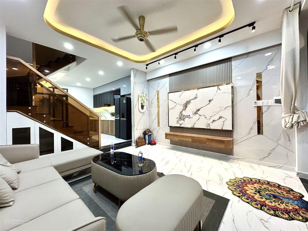 Xây mới 100%  hxh  60m2 (4.8x12.5m)  3 tầng  3pn  full nội thất  gần mt đ. ngô đức kế  8.xtỷ