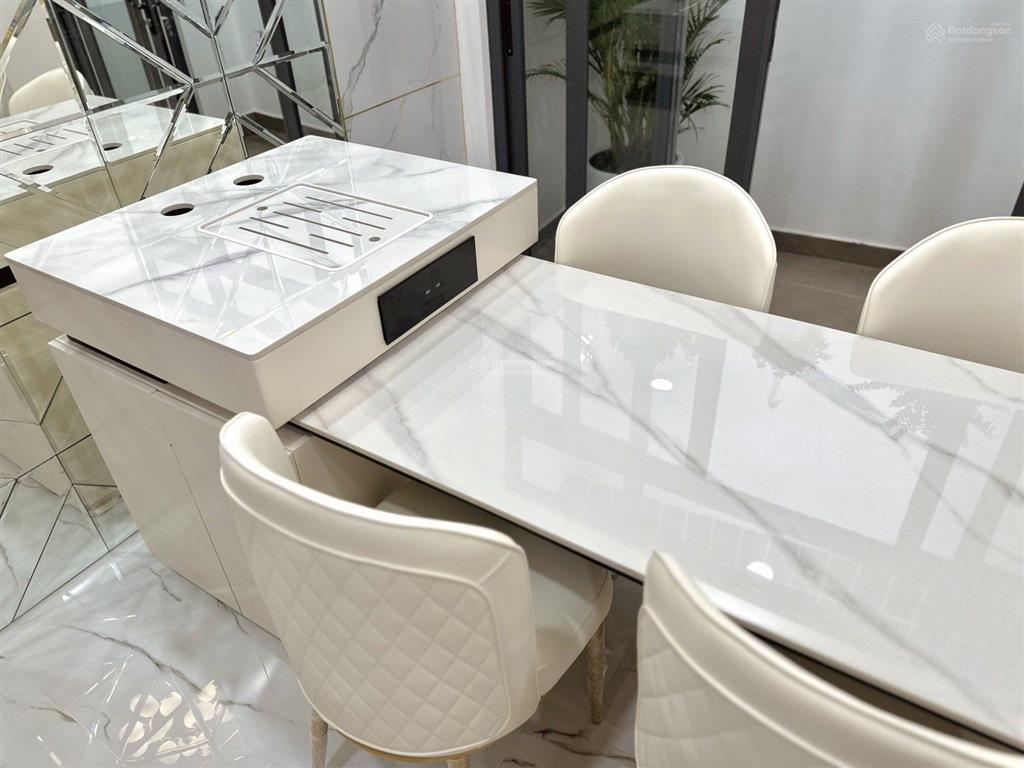 Xây mới 100%  hxh  60m2 (4.8x12.5m)  3 tầng  3pn  full nội thất  gần mt đ. ngô đức kế  8.xtỷ