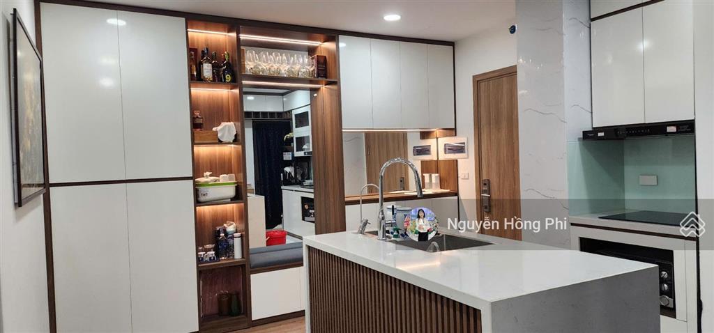 Chính chủ bán ch 97m2 ban công đn tầng cao, view thoáng, sẵn sổ giao dịch ngay giá 7,8tỷ 0947 437 ***