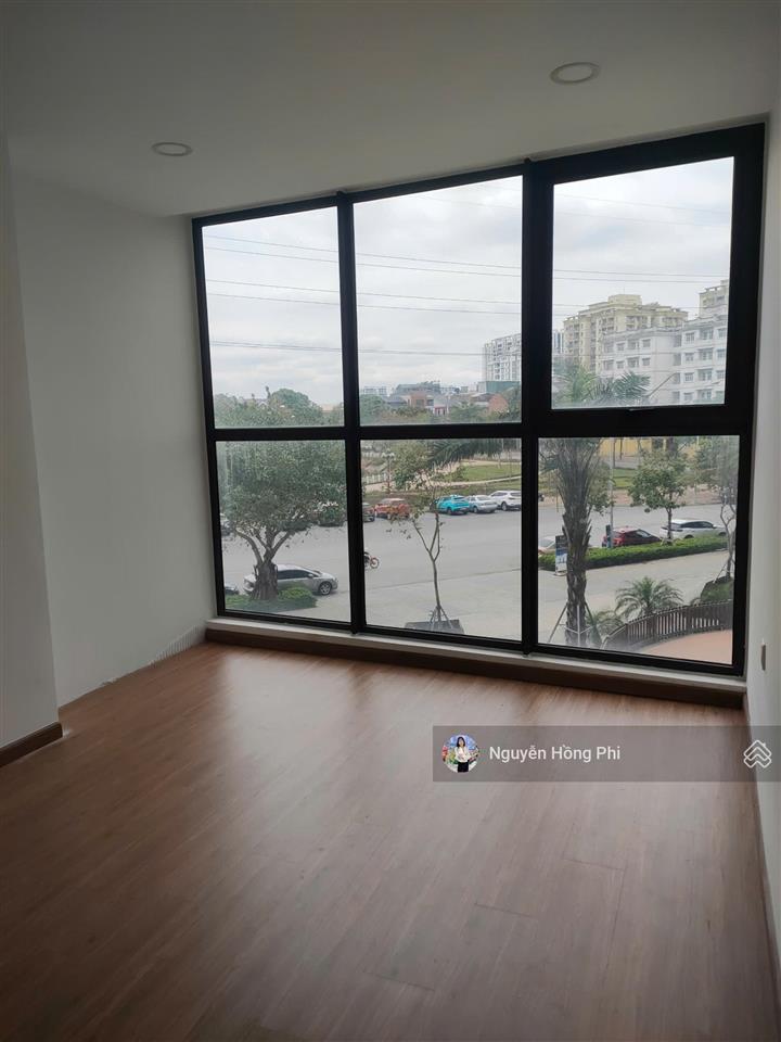 Cần bán căn hộ 77m2 view hồ sài đồng giá 6,5 tỷ bao thuế phí hàng xóm vinhomes riverside 0947 437 ***