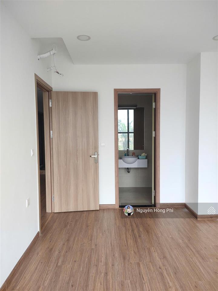 Cần bán căn hộ 77m2 view hồ sài đồng giá 6,5 tỷ bao thuế phí hàng xóm vinhomes riverside 0947 437 ***