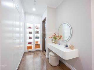 Cần bán gấp căn hộ 2pn, 2vs 72m2 đầy đủ nội thất giá 1.6 tỷ, nhận nhà ở ngay, sổ đỏ lâu dài