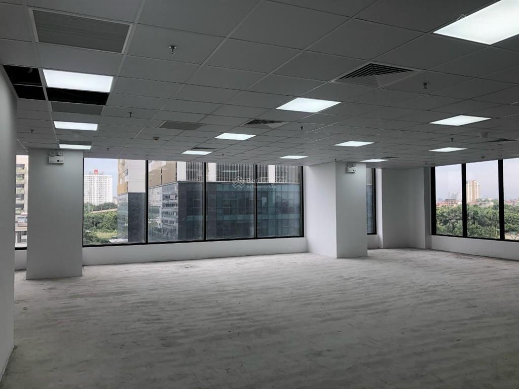 Cho thuê 10.000m2 mặt bằng thương mại giá 210ngìn tại tttt chợ mơ bạch mai, hai bà trưng 0945 004 ***