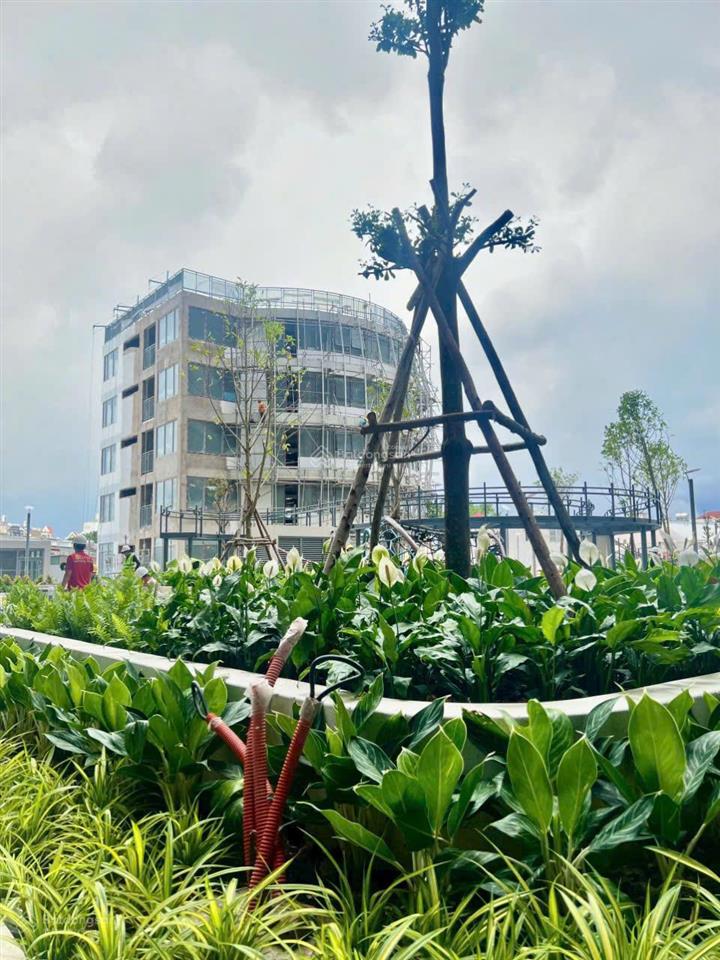 Bán căn 3pn  dt 106m2 view lm 81, sông sg tầng 20 giá 7tỷ350 all in. xem nhà 24/7